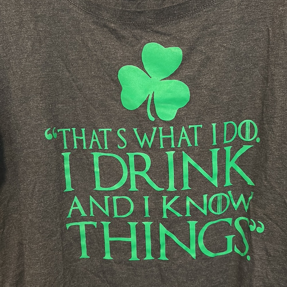 🍀 NWOT I drink and I know things long sleeve tee